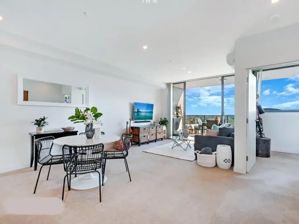 1011/135-137 Pacific Highway, Hornsby, NSW 2077