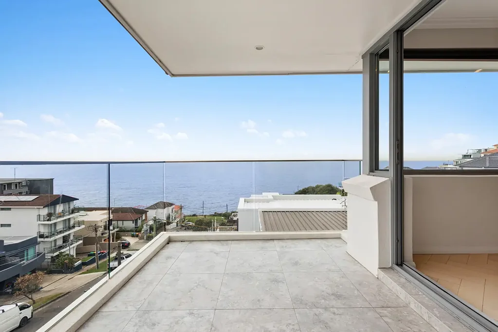 Renovated Cliffside Apartment with Endless Ocean Views