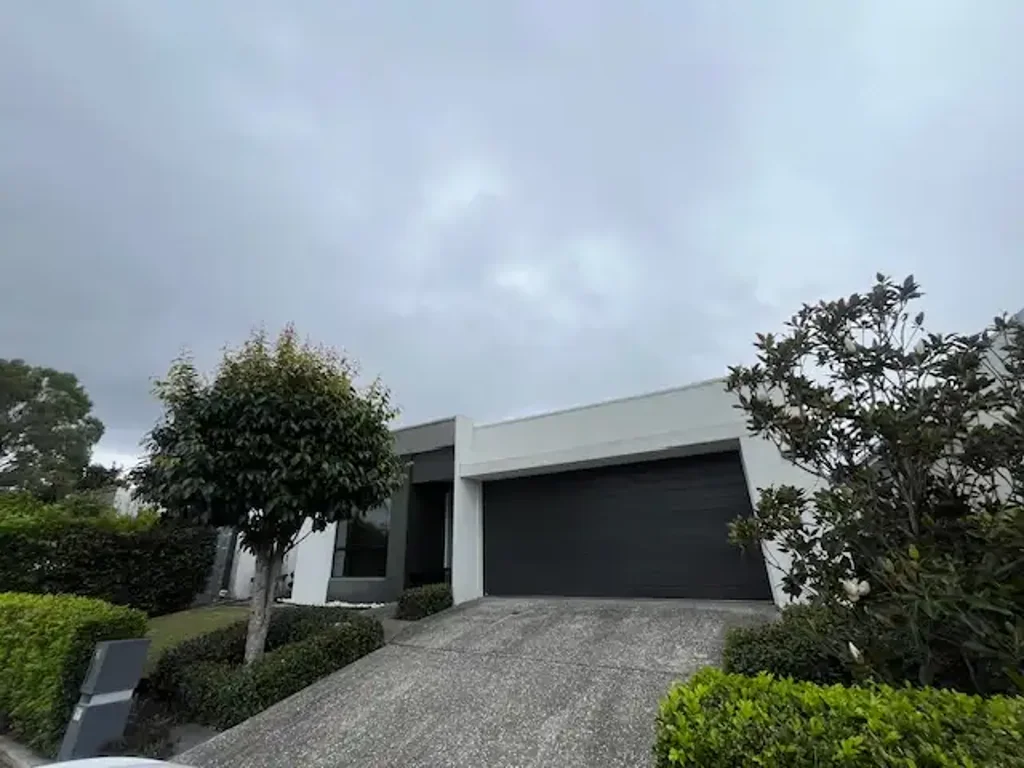 Family Living in the Heart of The Heights, Pimpama