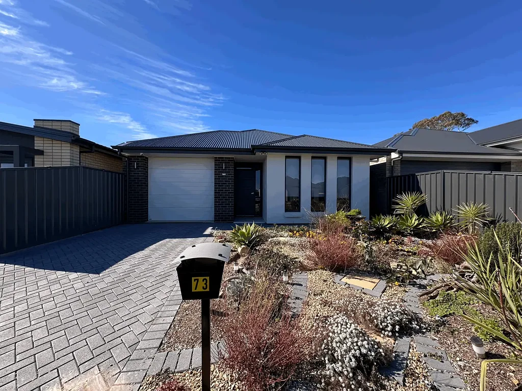 Low Maintenance, High Tech - 3-Bedroom Home in Amblemead Estate, Mount Barker