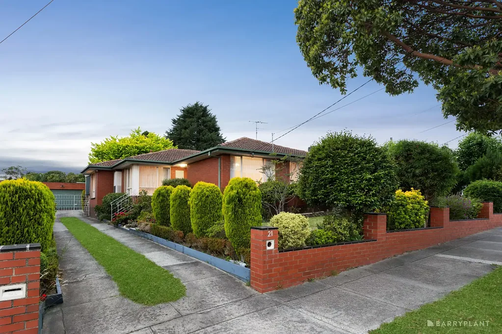 Bulleen 3બેડરૂમ A Sun-filled Family Classic on Fabulous Land