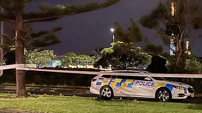 奥克兰一警察昨夜被撞，肇事者将于今早出庭受审