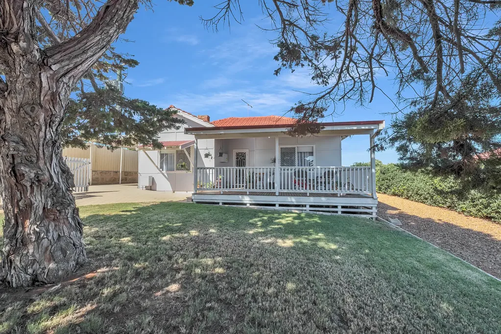 10 Hutchinson Street, Geraldton, WA 6530