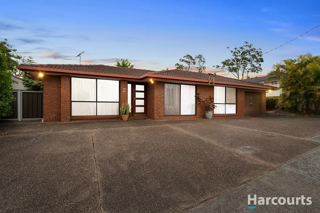 Elermore Vale 3ਬੈੱਡਰੂਮ Beautifully presented on large block, brilliant convenience