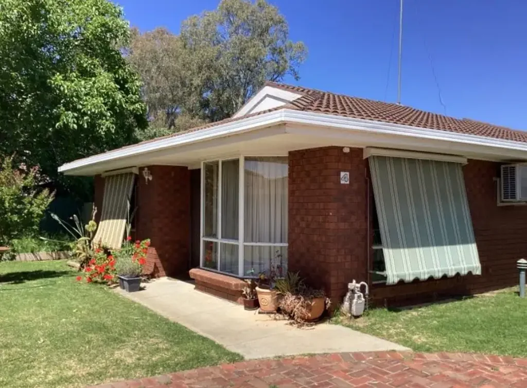 Neat 2-Bedroom Unit with Private Yard