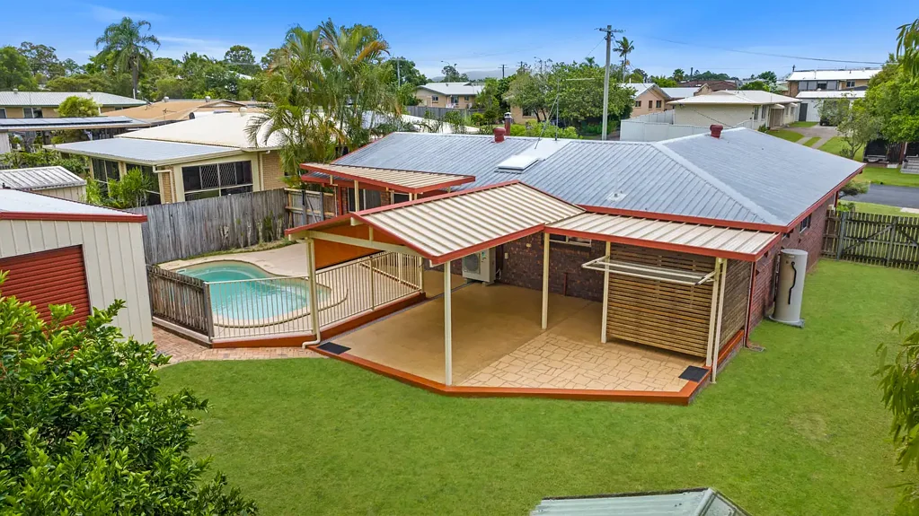 8 Helen Street, Southside, QLD 4570
