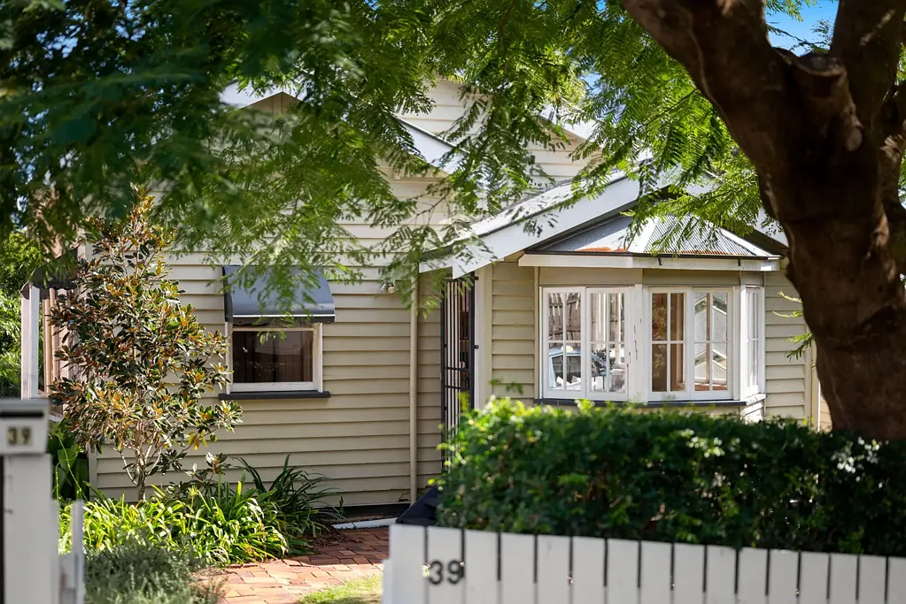 Red Hill 2Kwarto Quaint Character, Cottage Charm and Future Potential