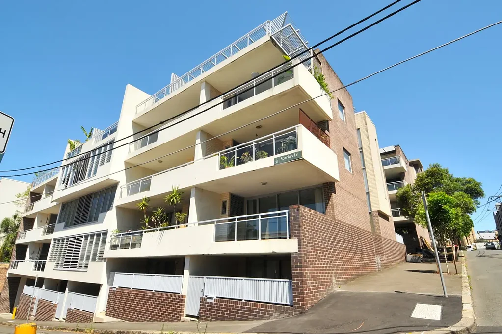 2-bedroom residence in Camperdown with ultimate convenience