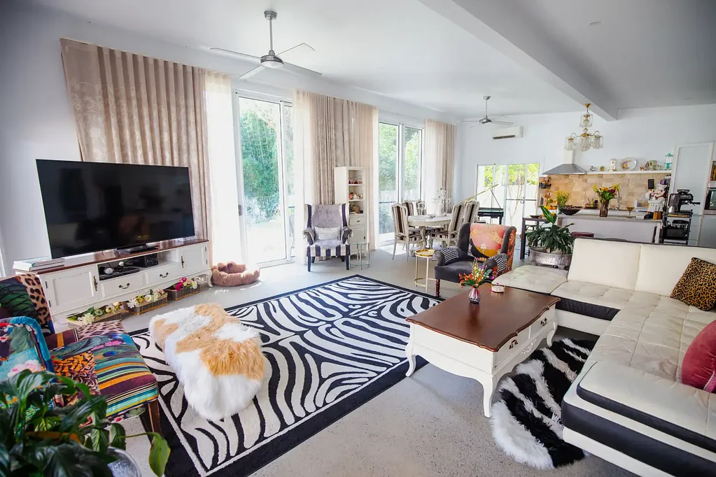 Macleay Island 3 Slaapkamer Stunning designer dual living with bush setting.