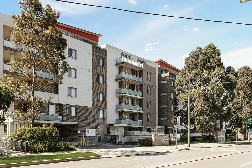 Baulkham Hills 3 Slaapkamer Modern & Spacious Apartment in Prime Location – 154sqm Total