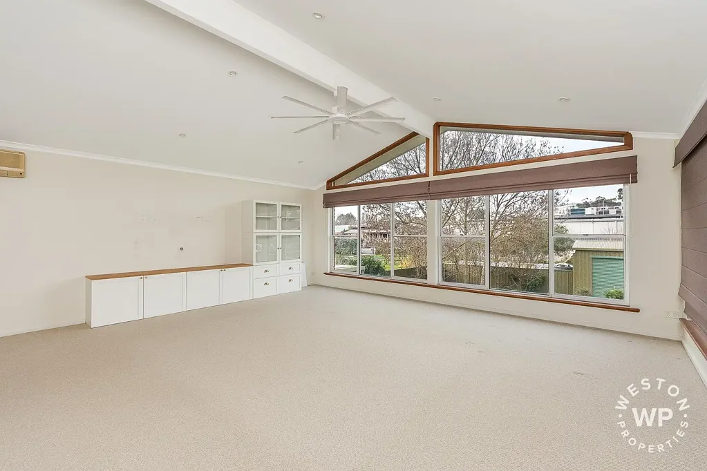 GREAT FAMILY HOME WITH PLENTY OF SOLAR IN TIGHTLY HELD HAHNDORF - MUST REGISTER TO VIEW