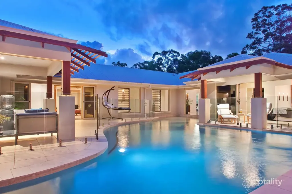 Noosaville 4房  One Of A Kind Tranquil Noosa Retreat Gem Backing Onto Lake