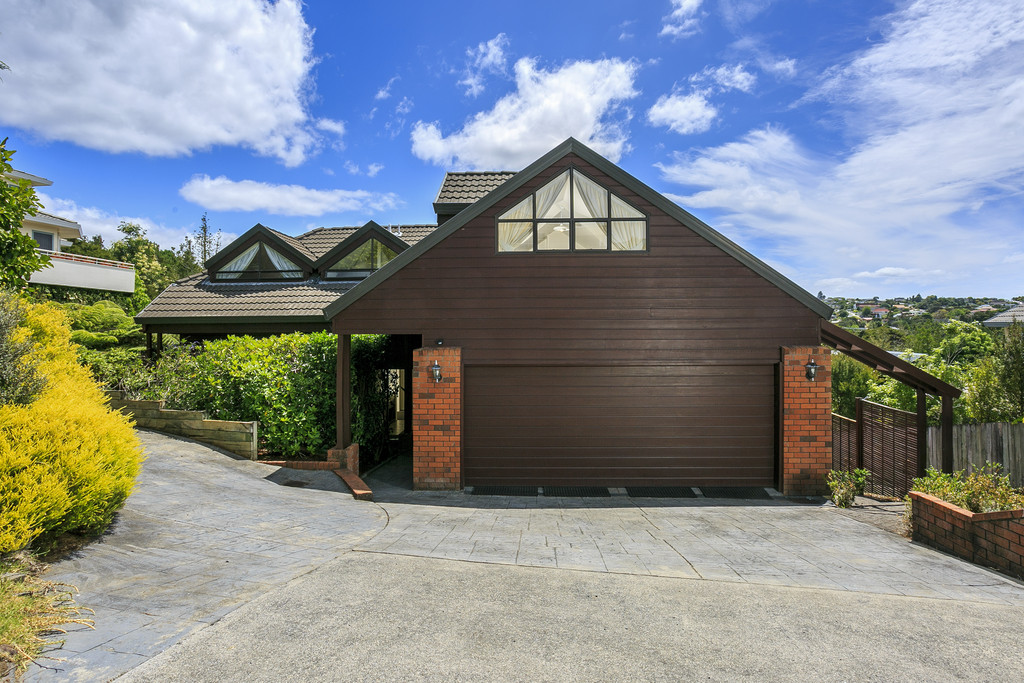 124 Onetaunga Road, Chatswood, Auckland - North Shore, 4 Bedrooms, 2 Bathrooms