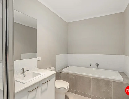 21A Station St, Kangaroo Flat, VIC 3555, 2 Kuwarto, 1 Banyo, House