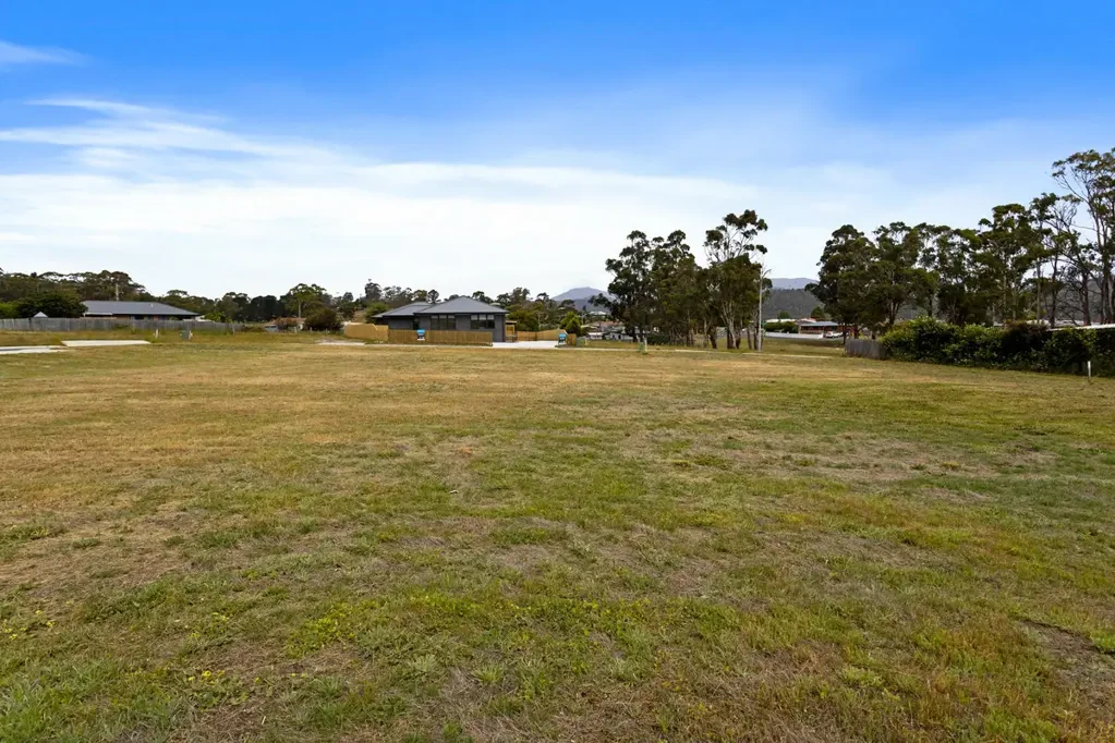 New Norfolk Flat 717 sqm allotment with development potential