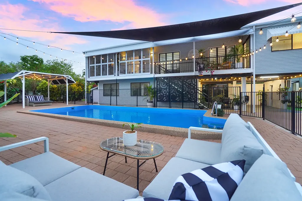 Alawa 5 Slaapkamer Impeccably renovated and endlessly inviting tropical family escape!