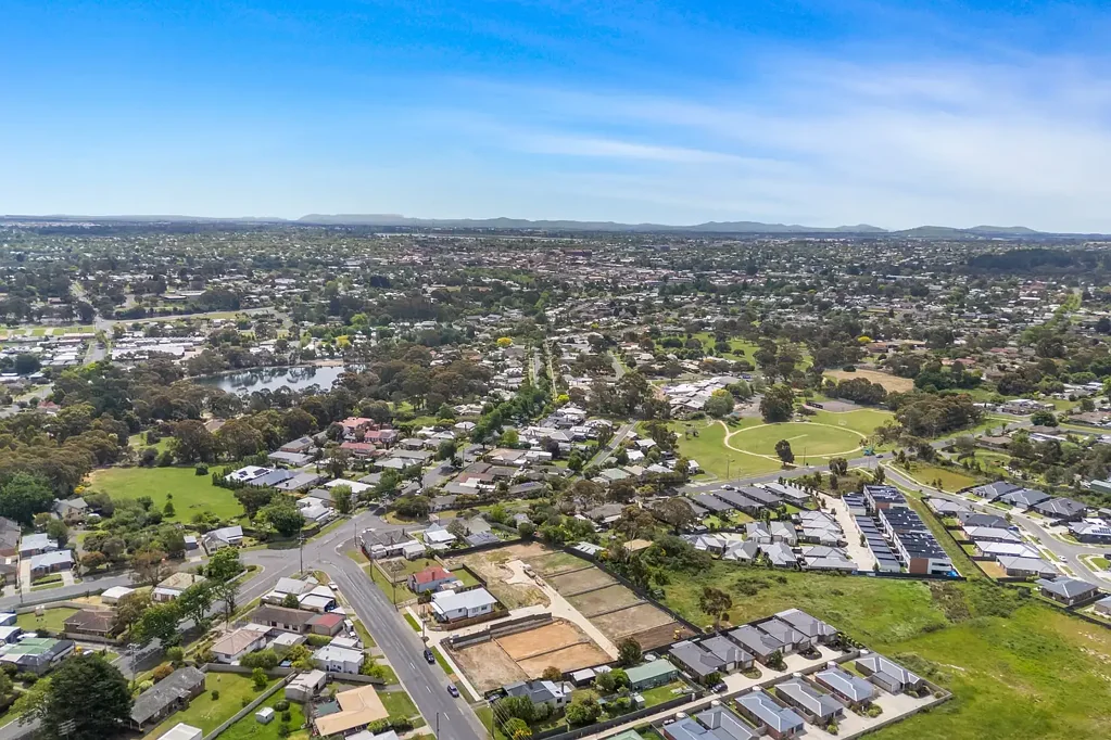 Canadian Prime Ballarat Opportunity: Ready-to-Build Blocks Near Lake Esmond