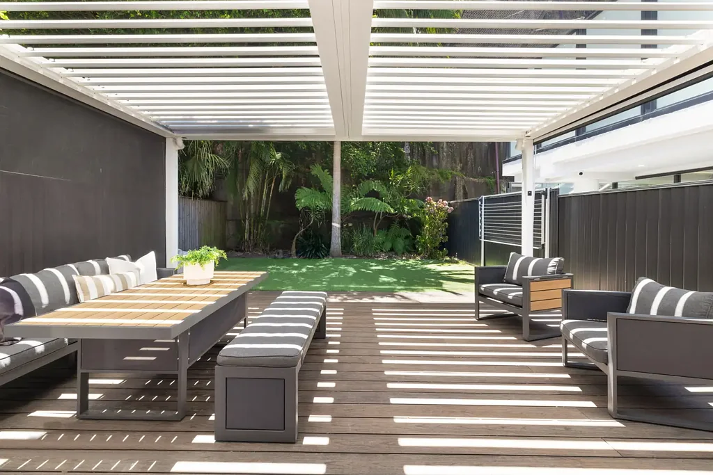 North Bondi 4房 North Bondi宁静死胡同 精致滨水豪华 豪华厨房Asko用具 朝北阳光庭院 私人阳台海风 车库停车位 步行海滩商圈 Stylish Beachside Family Sanctuary In a Peaceful North Bondi Cul-de-sac