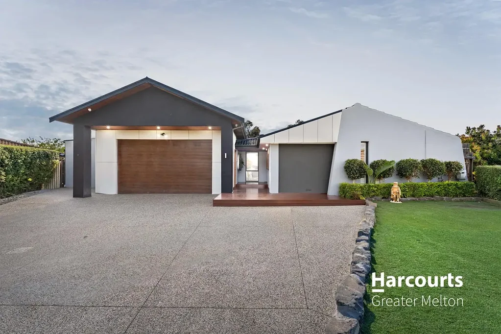 Melton West 4غرفة نوم A Splash Of Absolute Luxury With Entertaining In Mind On 923m2 (approx)!