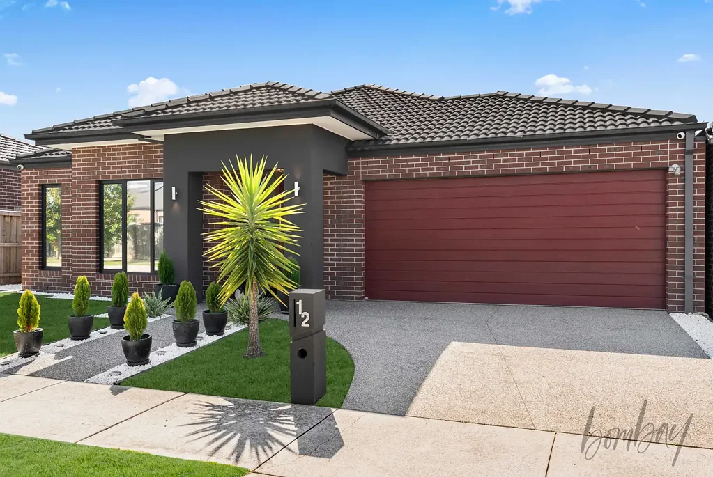 Mickleham 5ห้องนอน Stylish Family Living with 3 Living Zones, 5th Bedroom Option & Enclosed Alfresco