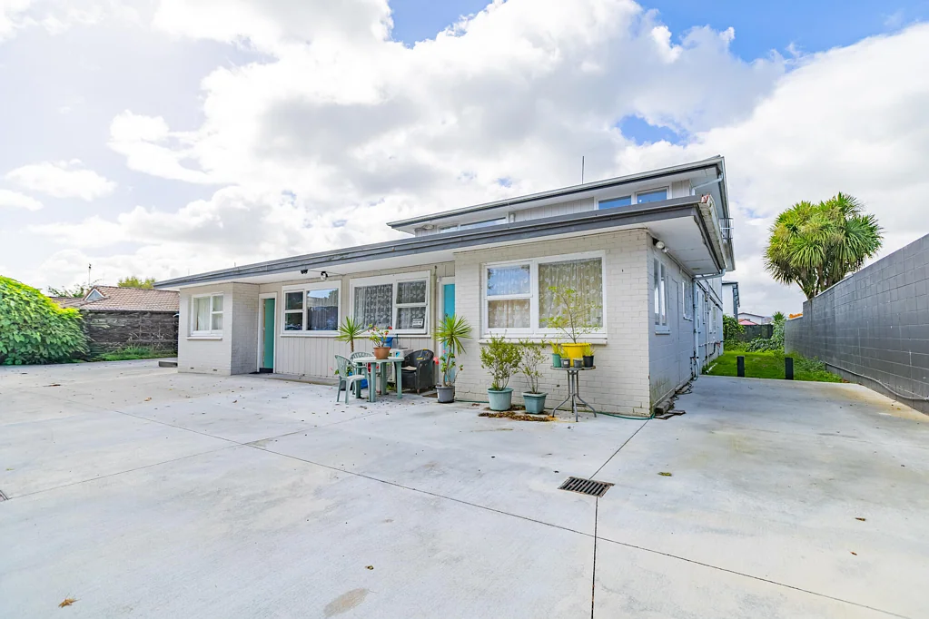 Victoria 15房  Great Investment Returns- 10 Flats on 1 Title WOW!