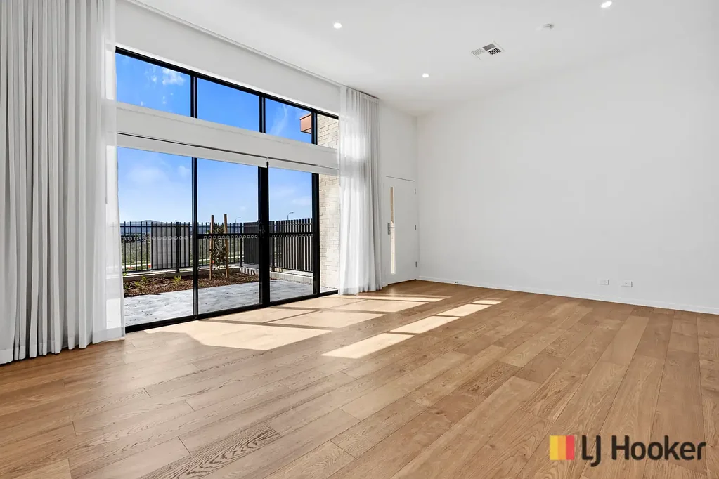 Executive 4 Bedroom Home In The Heart of a Thriving Community