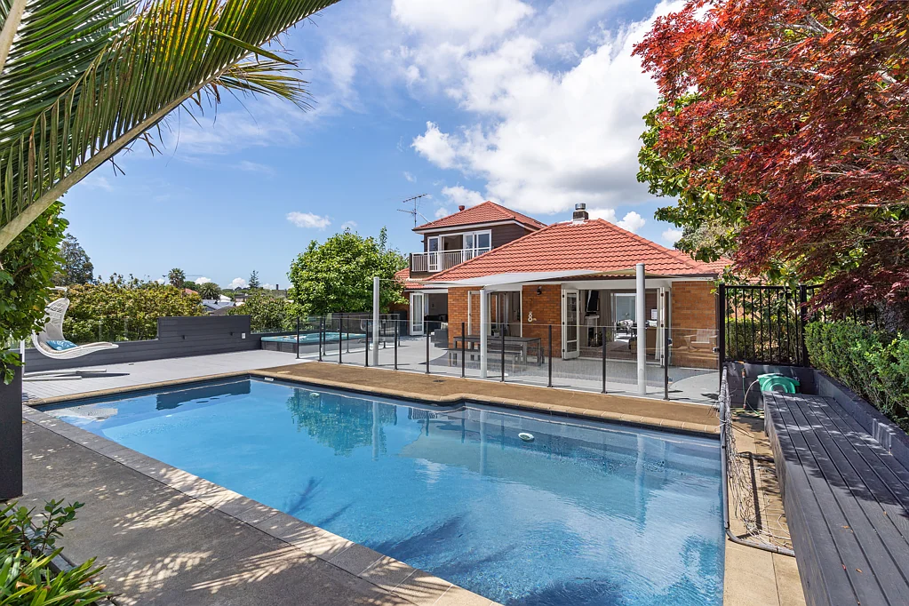 Remuera 4房 优质家庭住宅！低于政府估价$925K，1740㎡地块+MHS分区，优质学区！ REMUERA FAMILY ESTATE - $925K UNDER CV