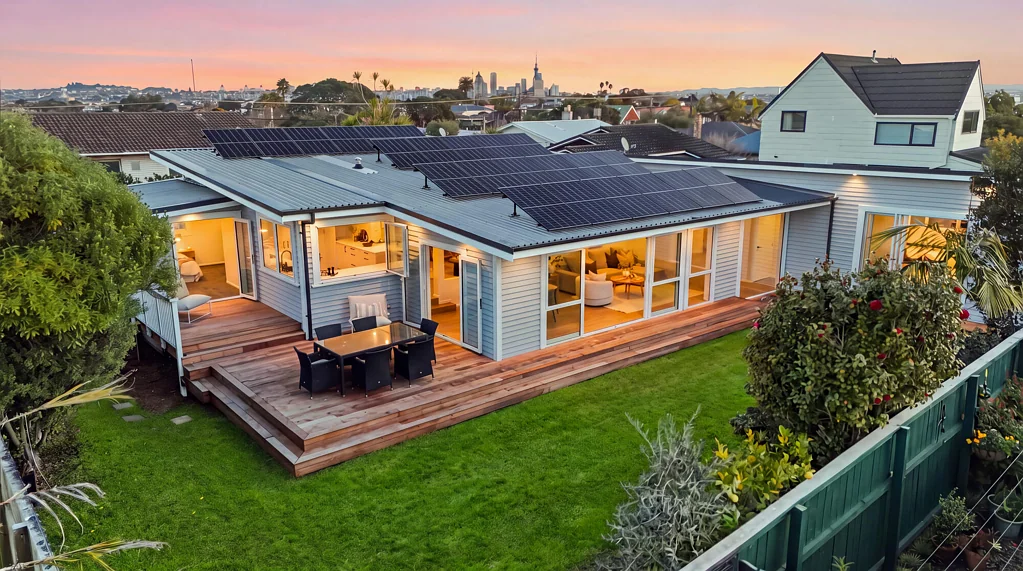 Narrow Neck 4 Bedroom Renovated Coastal Family Living!