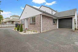 25 Central Park Drive, Te Atatu South