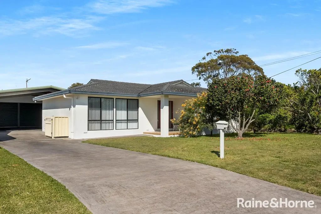 8 Davison Drive, Shoalhaven Heads, NSW 2535