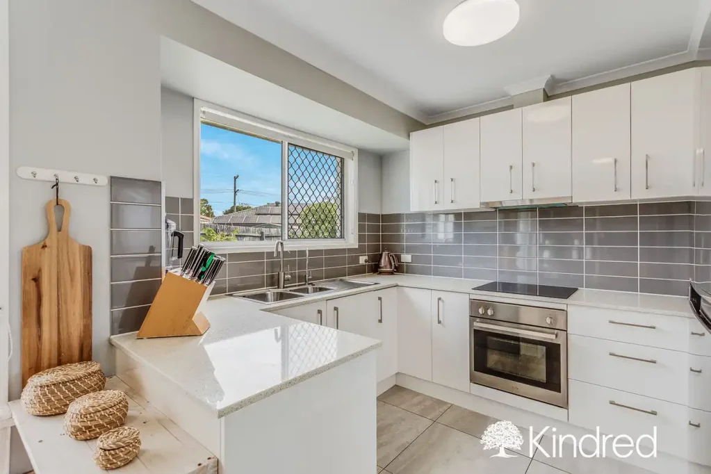 Kippa-Ring 3房 全屋翻新即住 3卧1卫 现代厨餐 开放空间 多功能工作室 私密庭院 双车位泳池空间 Move In Ready Family Home with Premium Studio Space