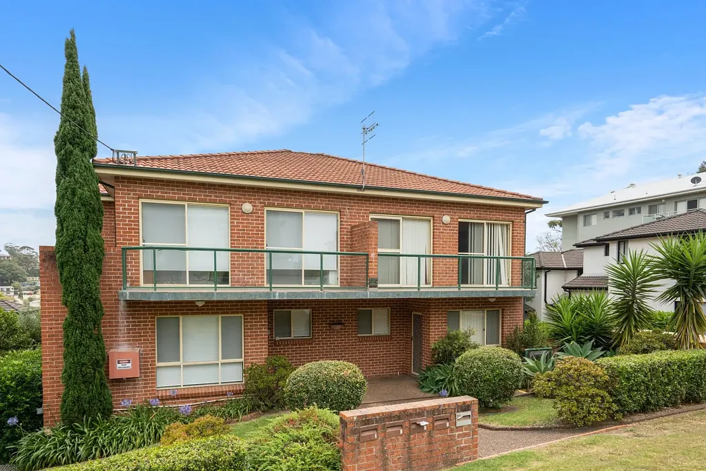 Charming Unit In Great Location