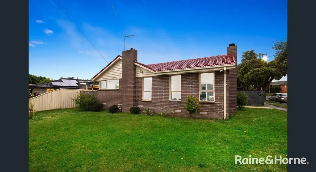 Dandenong North 3कमरा A Desirable Home on a Generous Corner Block