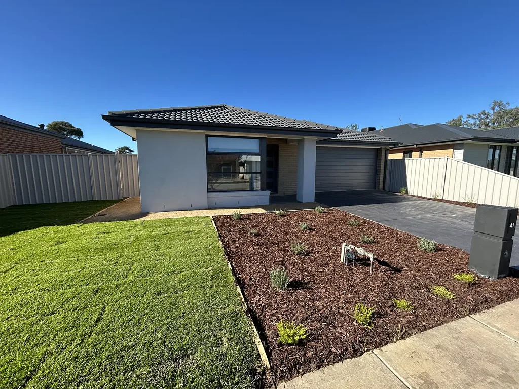 BRAND NEW FAMILY HOME IN ONE OF BENALLA'S NEWEST ESTATES