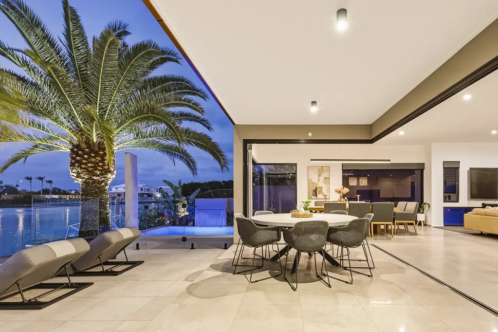 Newport 6Kwarto ARCHITECTURAL LUXURY ON PRESTIGIOUS NORTH-FACING WATERFRONT