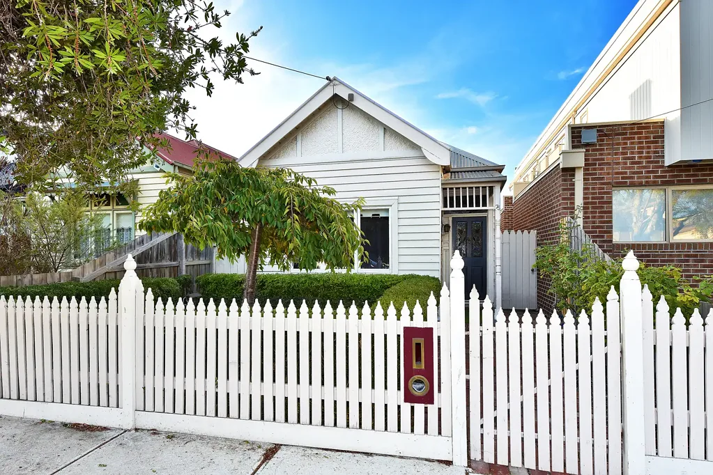 Sweet Home: Charming & Spacious Property in Prime Coburg Location