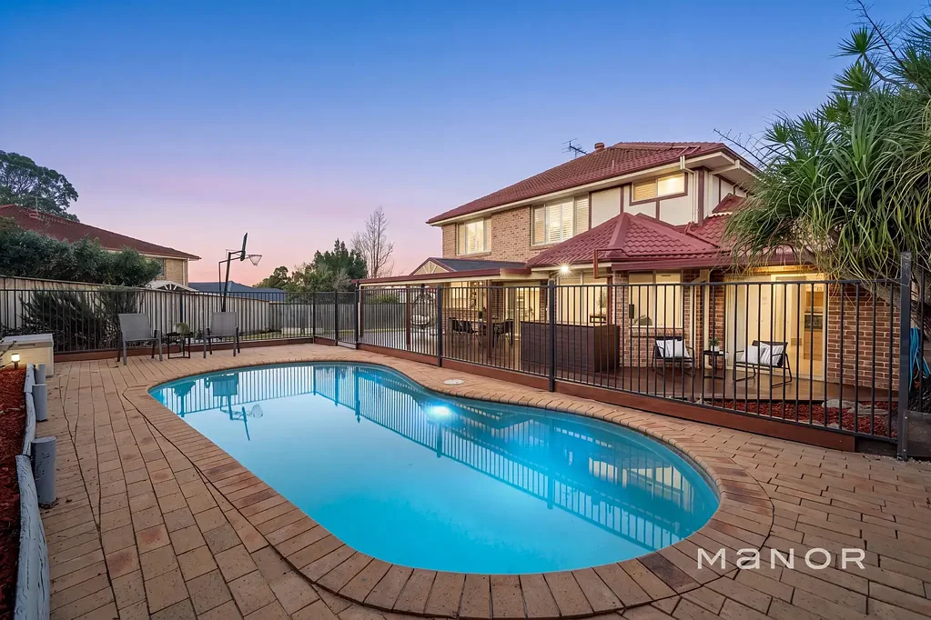 Beaumont Hills 5房 宽敞生活空间，配备双厨房 Expansive Living with Two Kitchens