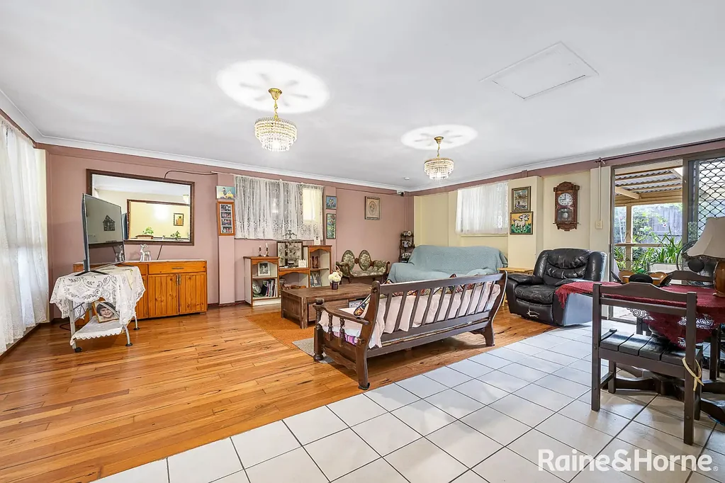 Daisy Hill 4chambre Spacious Home with Self-Contained Granny Flat - Potential Rental Return $1,150pw