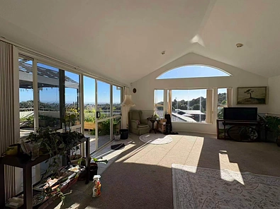 Stunning 4-Bedroom Executive Home with Panoram...