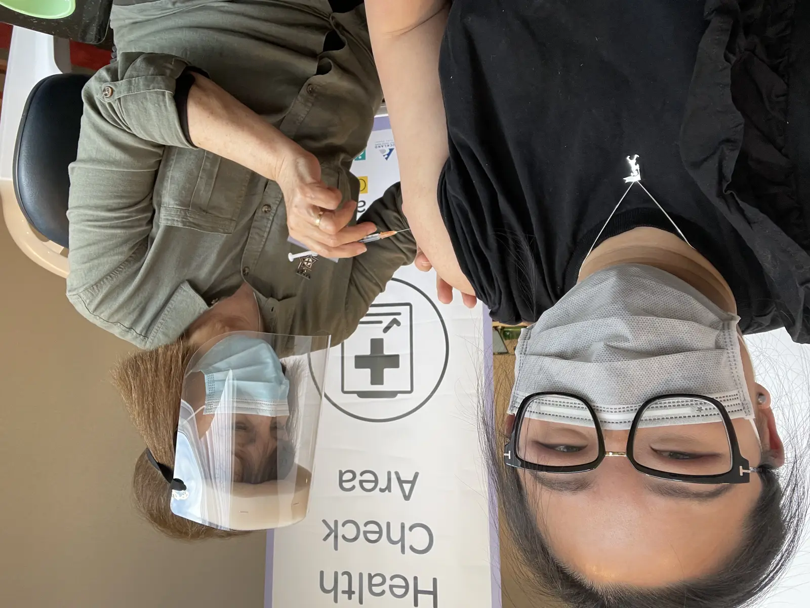 华人议员陈耐锶接种第一剂新冠疫苗！鼓励民众积极施打！