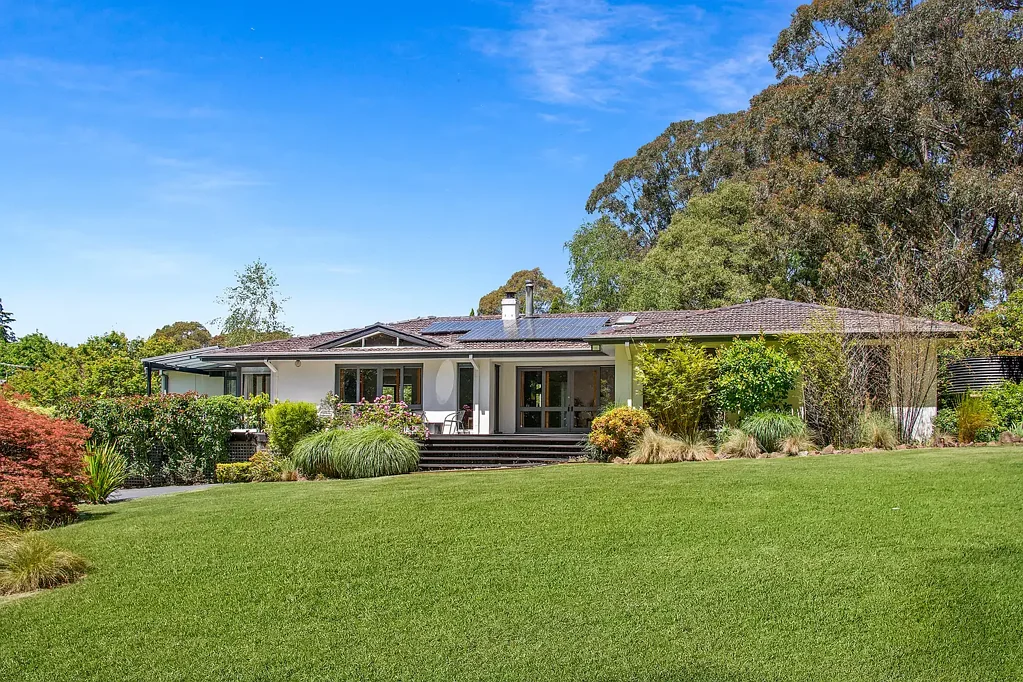Bowral 4 Bedroom Sunlit Living in a Peaceful Mount Gibraltar Setting