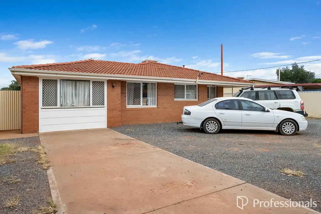 South Kalgoorlie 3房  Steady Investment Opportunity in South Kalgoorlie - Leased & Ready for Returns!