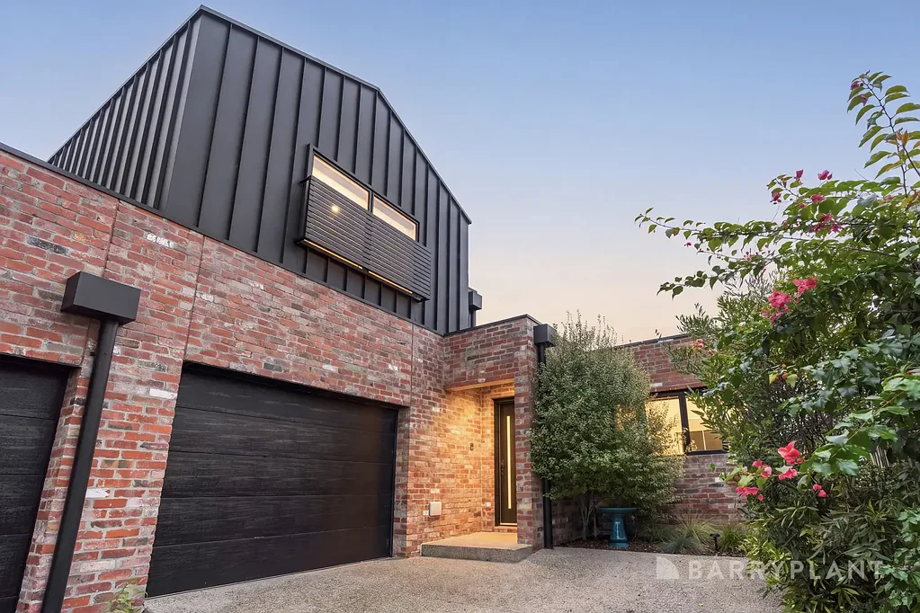 Reservoir 3chambre Architectural Elegance with a Sunlit North-Facing Sanctuary