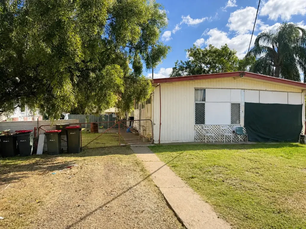 Moree 4غرفة نوم Dual-Income Potential – Existing Income, Major Renovation Opportunity