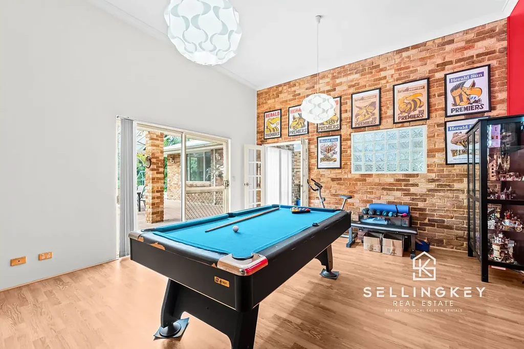 Canning Vale 5 Bedroom SellingKey Real Estate presents 9 Wilfred Road, Canning Vale!