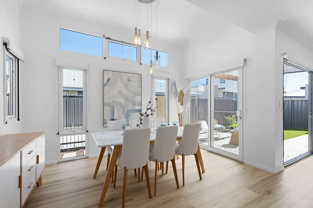 Yokine 3Phòng ngủ Near New Modern 2 Storey Home