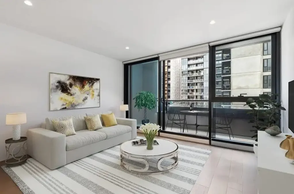 Modern 1-Bedroom Apartment with Exceptional Amenities in Prime Location