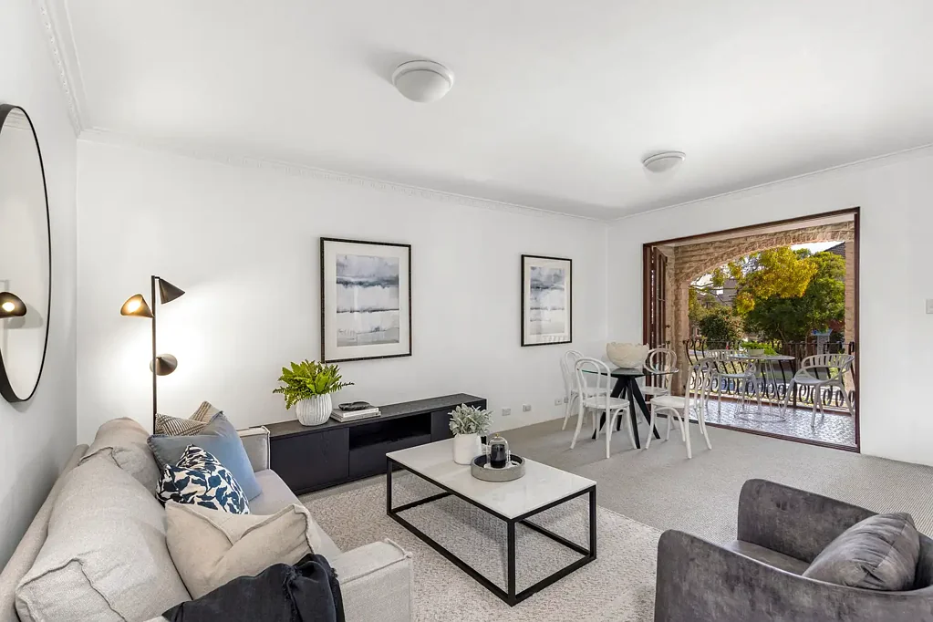 Spacious Eastern Hill Apartment