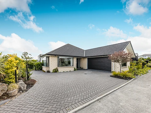 Milldale 4房  Sunshine, Space, and a Seriously Motivated Seller!