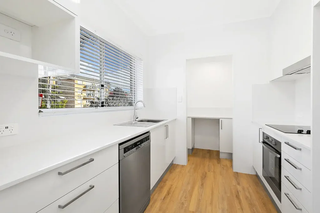 Renovated apartment, moments from Freshwater beach
